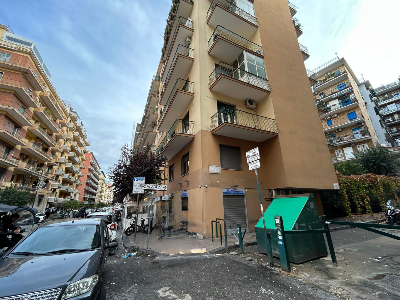 Trilocale da ristrutturare a Napoli