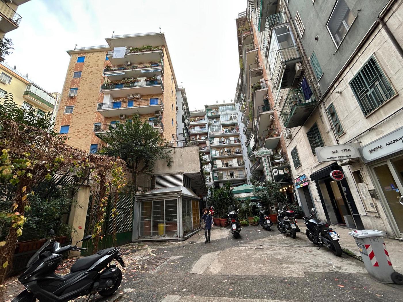 Trilocale da ristrutturare a Napoli