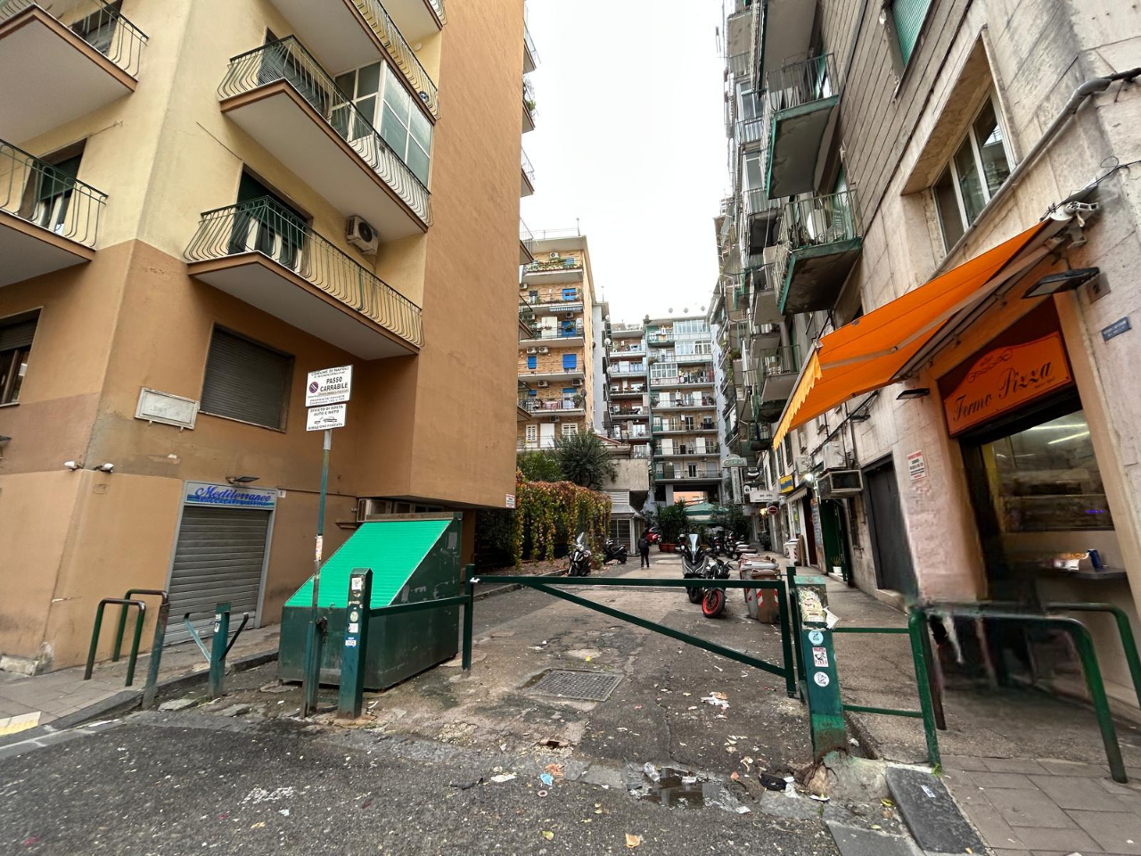 Trilocale da ristrutturare a Napoli