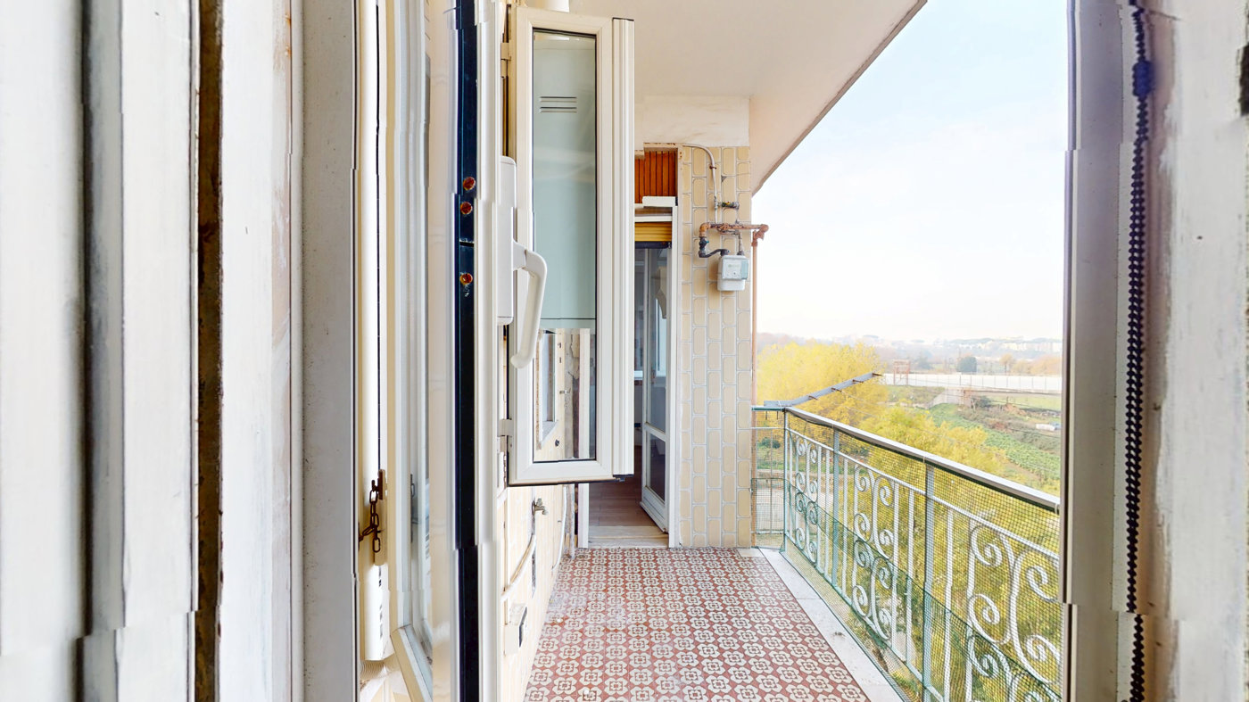 Quadrilocale con box a Napoli