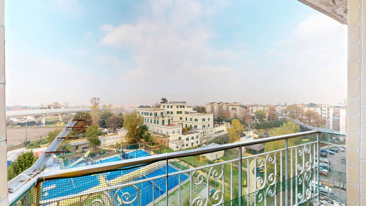 Quadrilocale con box a Napoli