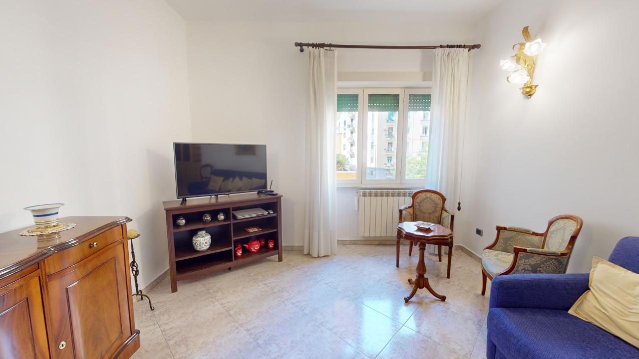 Trilocale arredato in affitto a Napoli