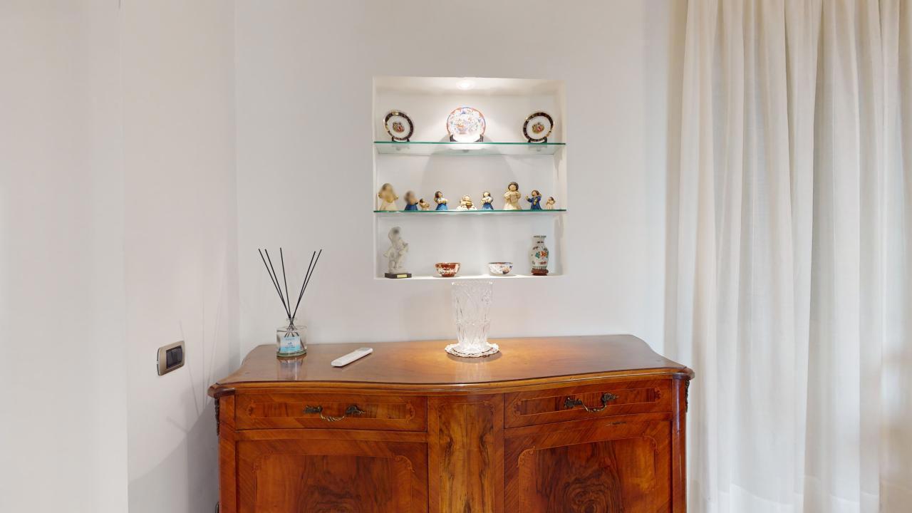 Trilocale arredato in affitto a Napoli