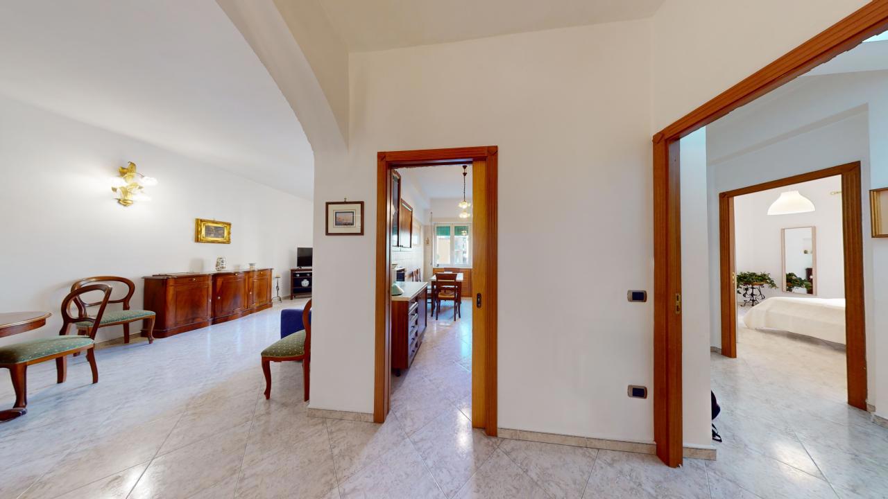 Trilocale arredato in affitto a Napoli