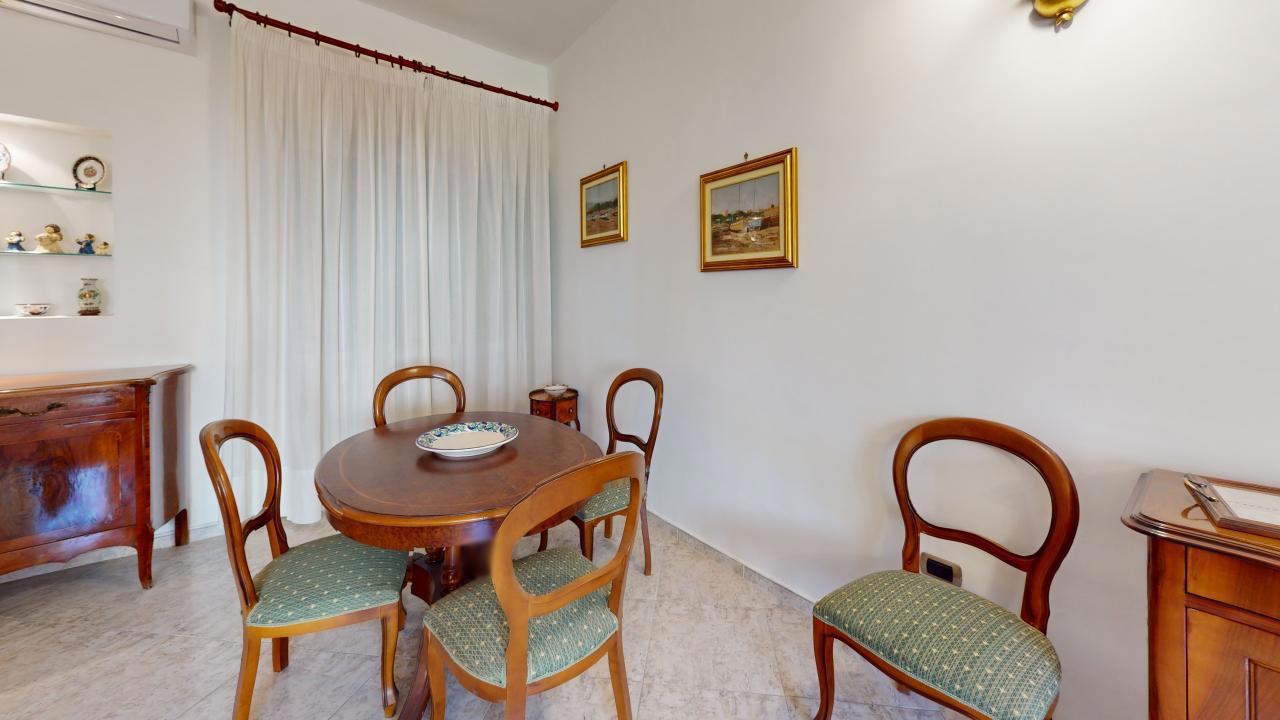 Trilocale arredato in affitto a Napoli