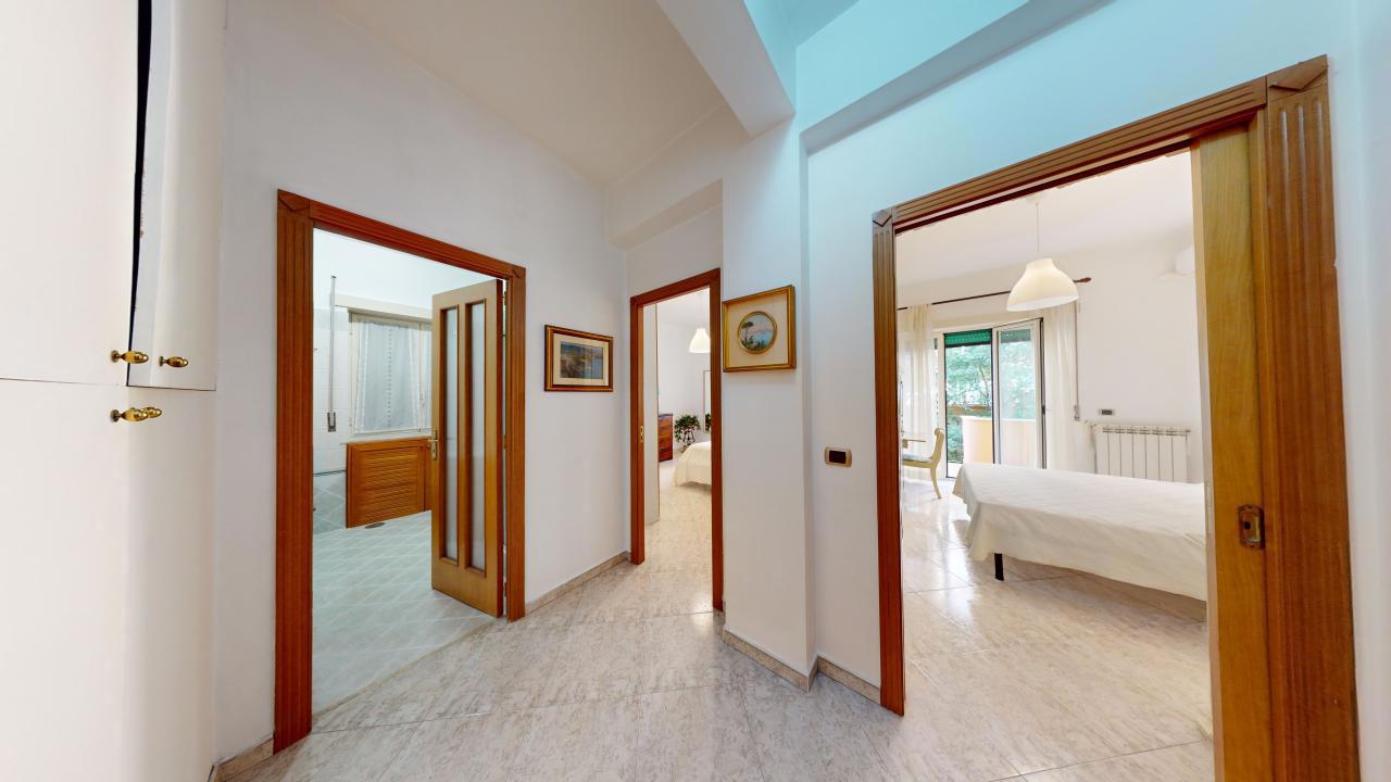 Trilocale arredato in affitto a Napoli