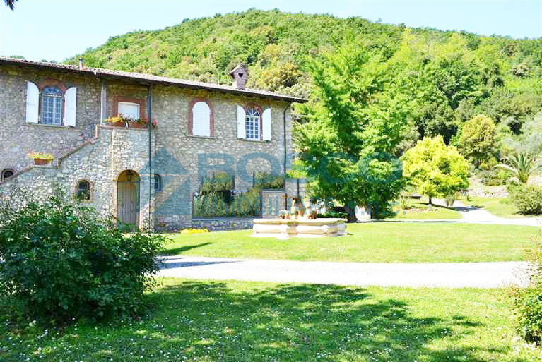 Villa con giardino a Ameglia