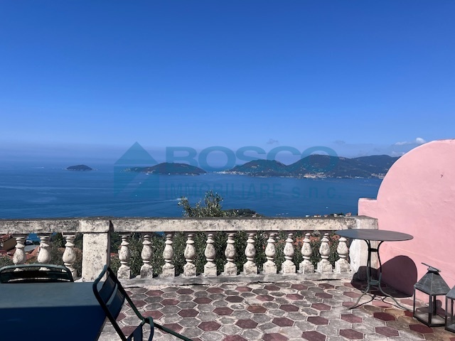 Villa vista mare a La Spezia