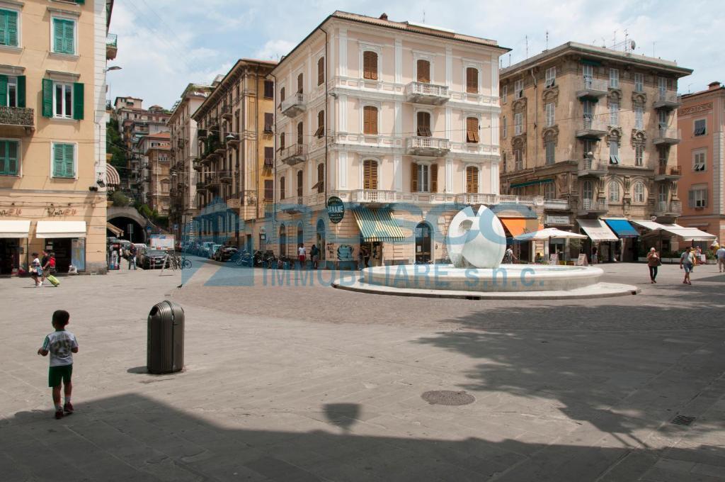 Appartamento ristrutturato in piazza giuseppe garibaldi, La Spezia