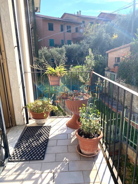 Quadrilocale con terrazzo in via gazzoli, Lerici