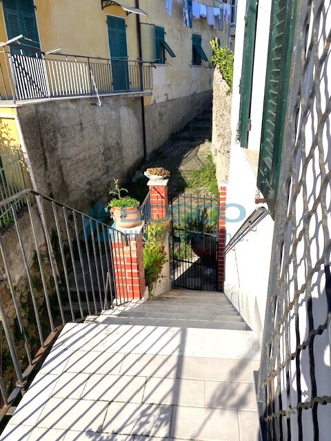 Quadrilocale con terrazzo in via gazzoli, Lerici