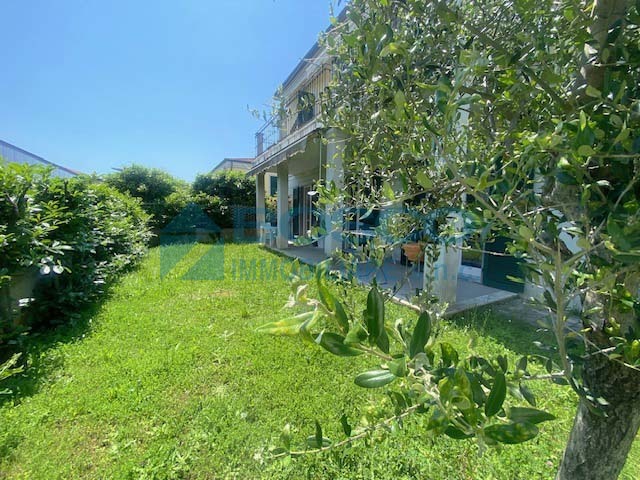 Trilocale con giardino, Sarzana santa caterina