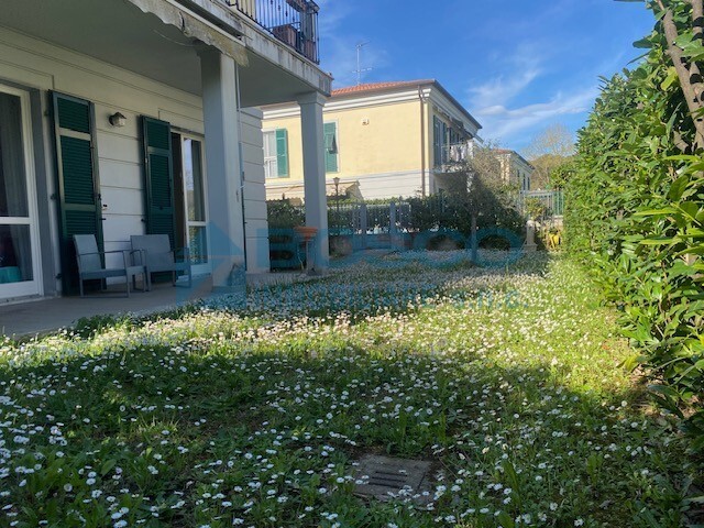 Trilocale con giardino, Sarzana santa caterina