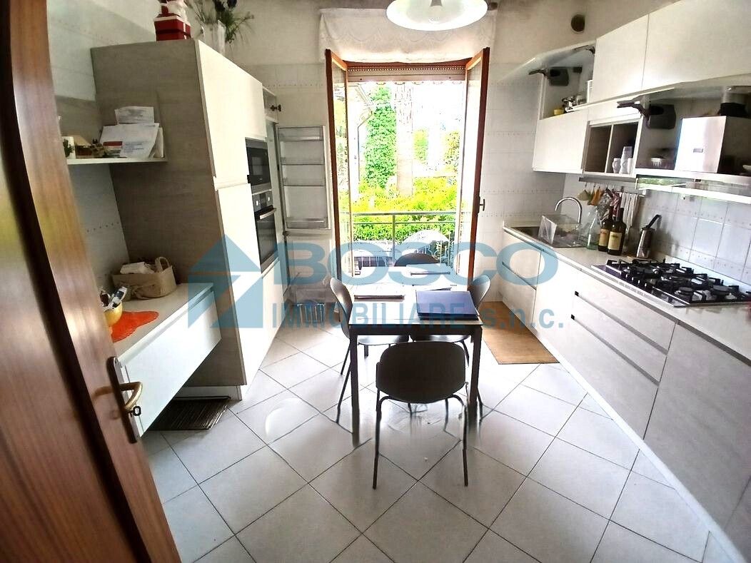 Trilocale con box doppio in via monte picchiara 14b, La Spezia
