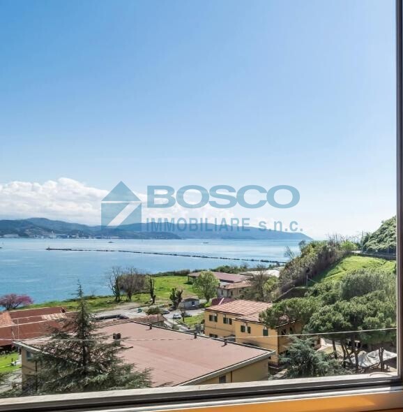 Trilocale con terrazzo in via belvedere 17, La Spezia