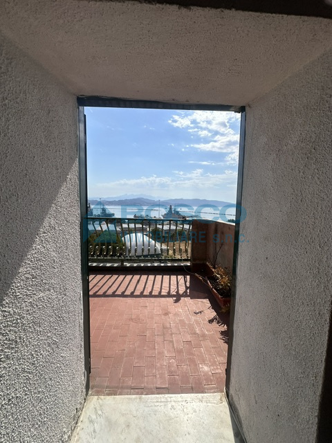 Trilocale con terrazzo in via belvedere 17, La Spezia