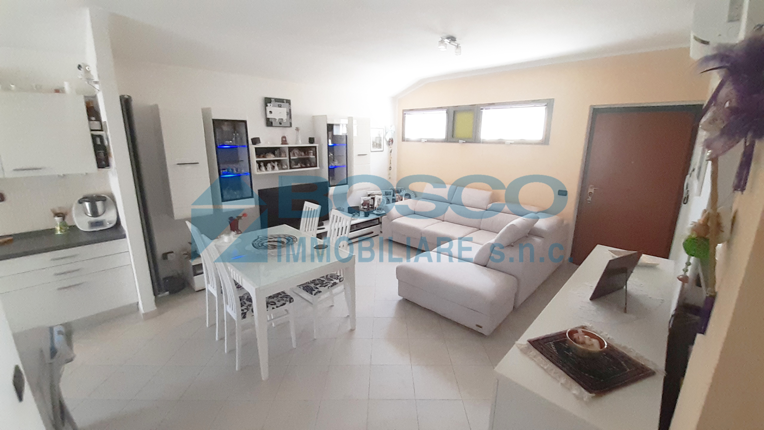 Appartamento con terrazzo in via sarzana, La Spezia