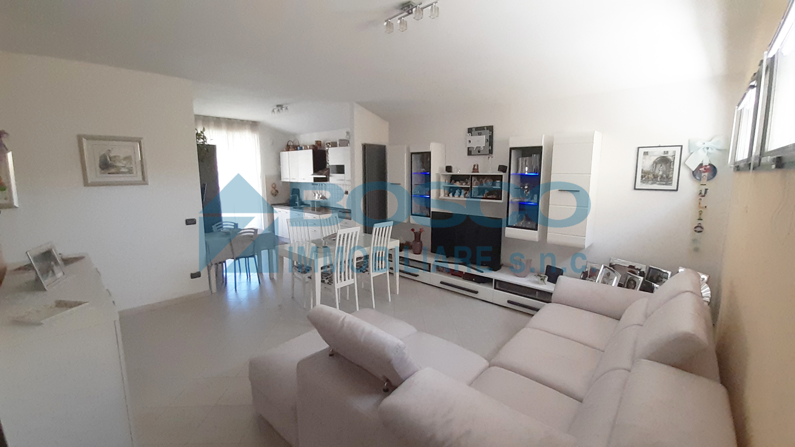 Appartamento con terrazzo in via sarzana, La Spezia