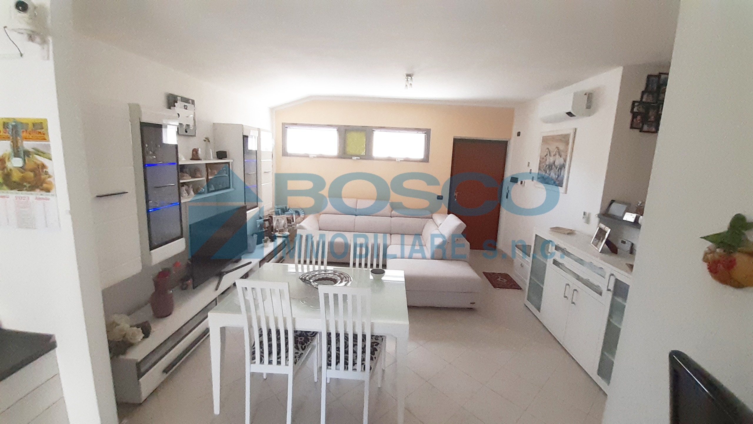 Appartamento con terrazzo in via sarzana, La Spezia