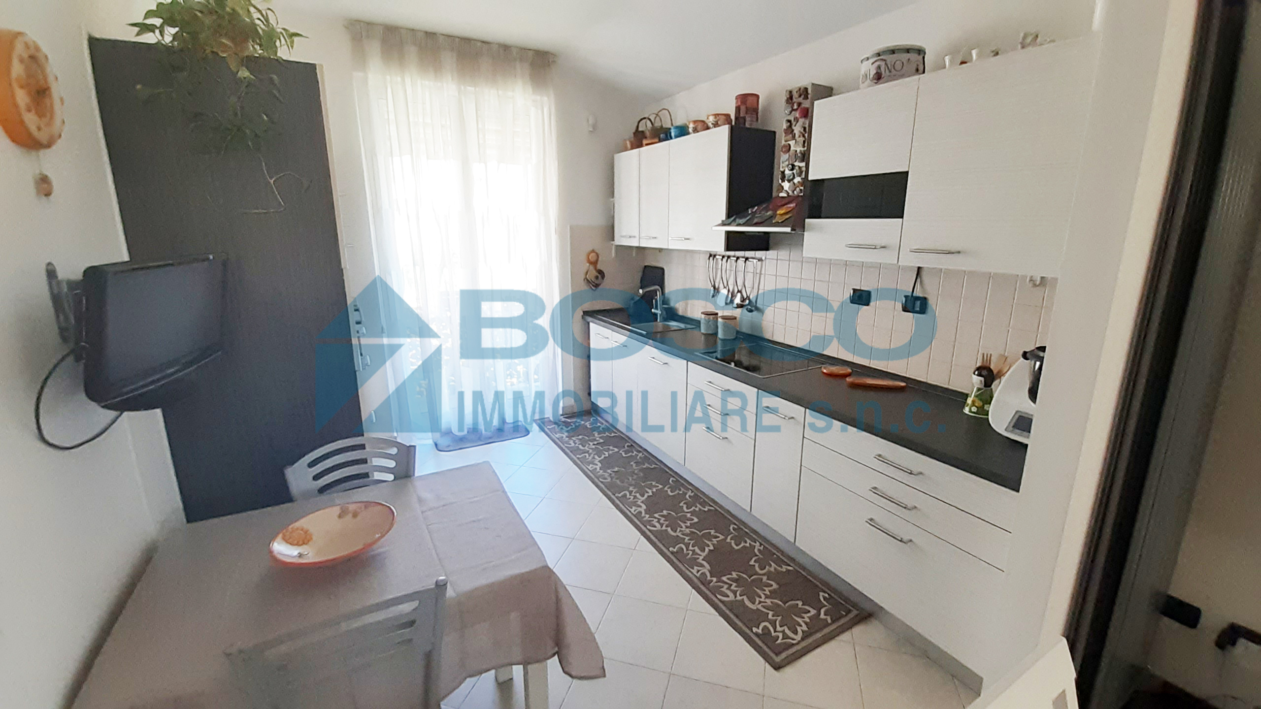 Appartamento con terrazzo in via sarzana, La Spezia