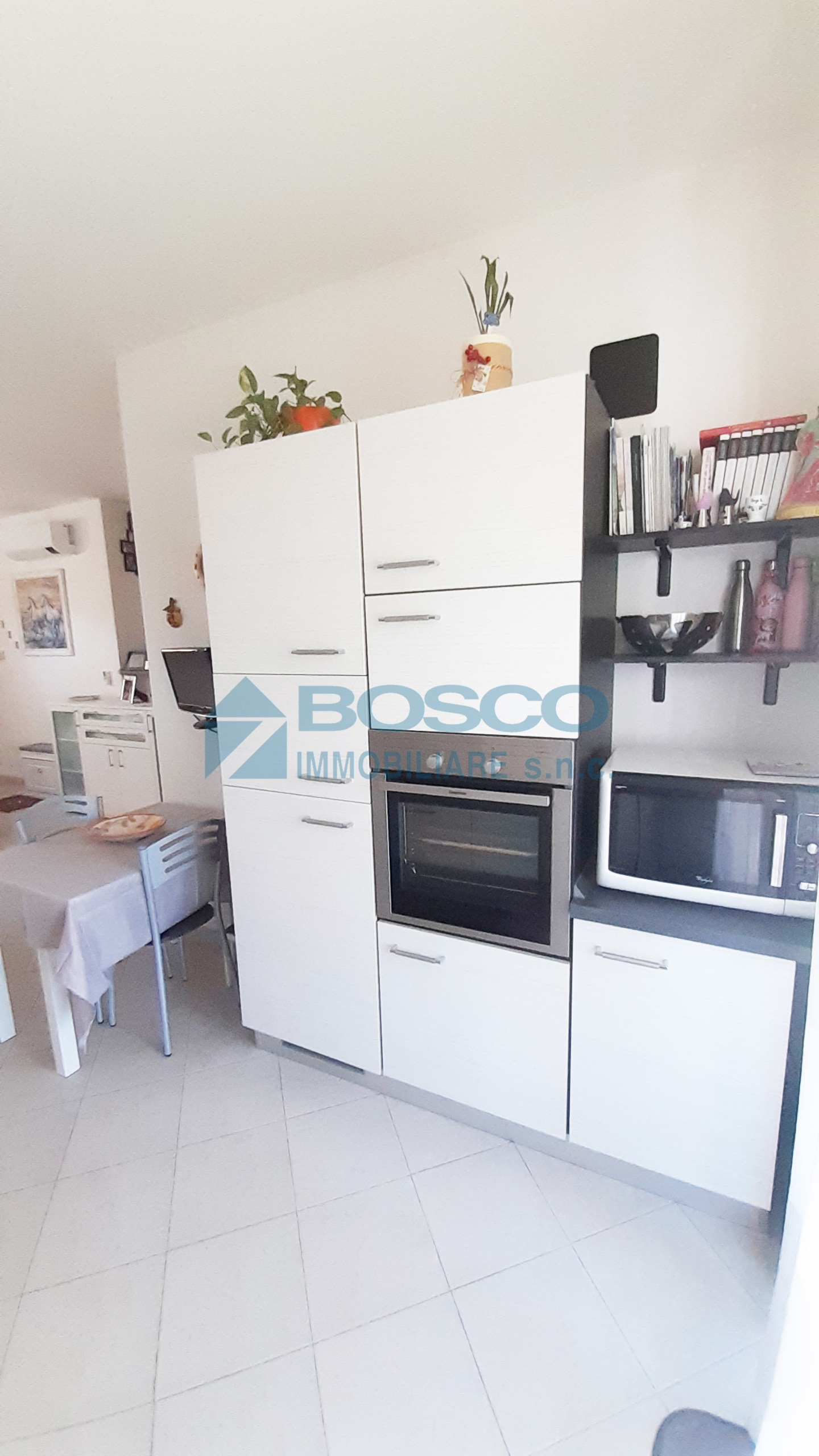 Appartamento con terrazzo in via sarzana, La Spezia