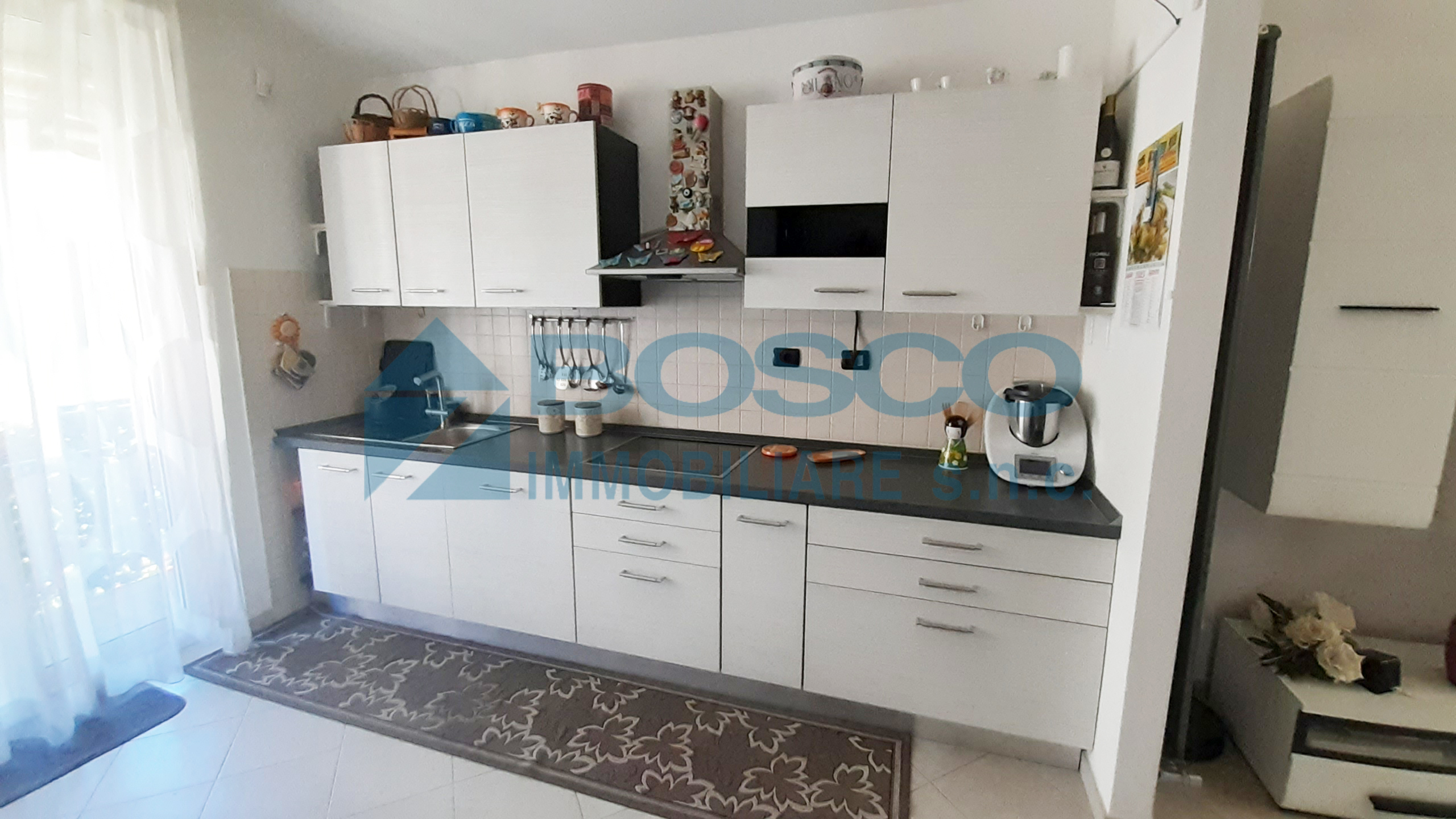 Appartamento con terrazzo in via sarzana, La Spezia