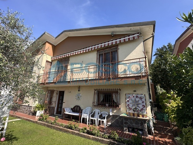 Casa indipendente vista mare in via amedeo sommovigo, La Spezia