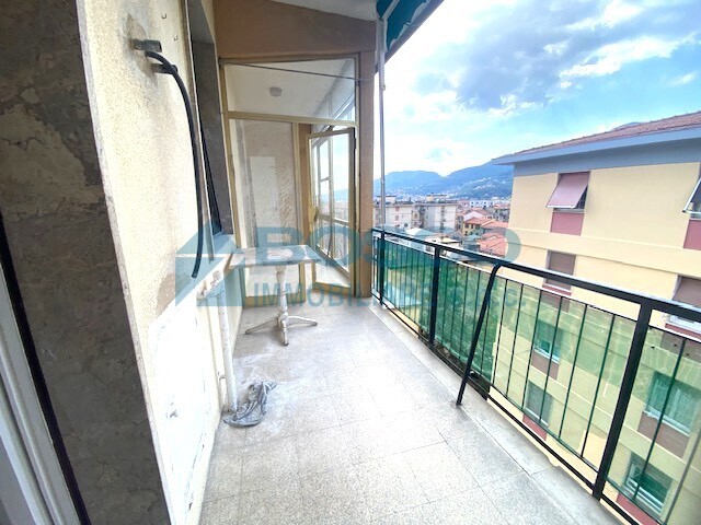 Trilocale con terrazzo in via claudio monteverdi, La Spezia