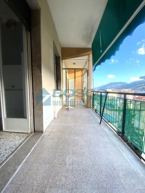 Trilocale con terrazzo in via claudio monteverdi, La Spezia
