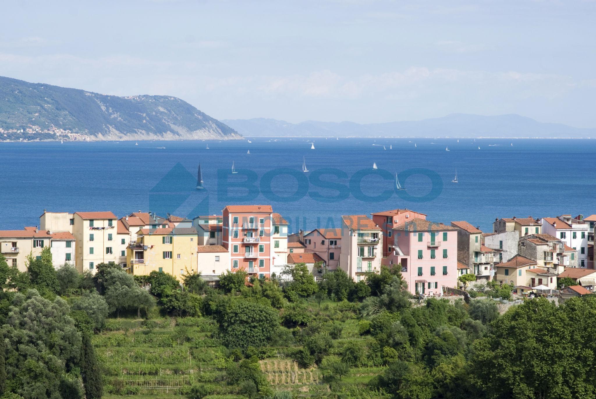 Trilocale ristrutturato in via crimea, La Spezia
