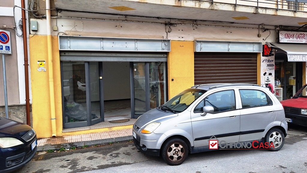 Locale commerciale in vendita a Messina