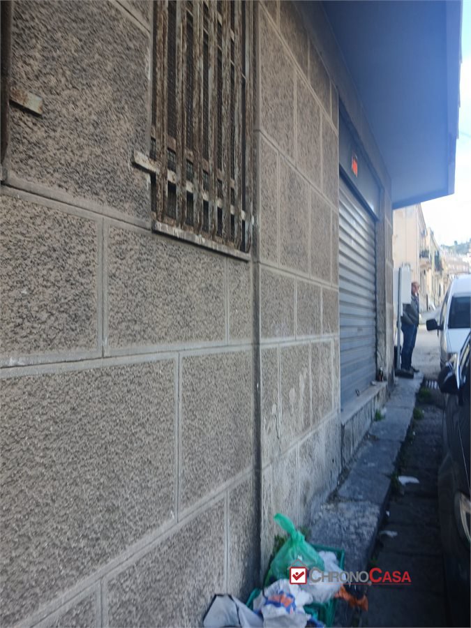 Locale commerciale in vendita a Messina