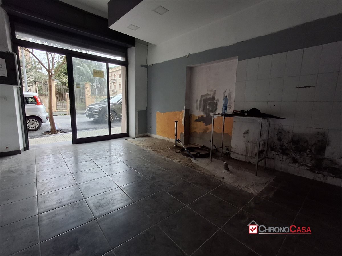 Locale commerciale in affitto a Messina