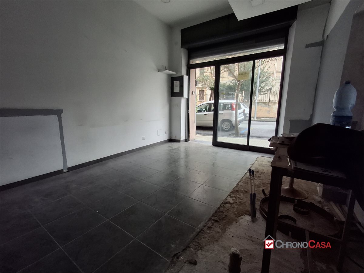 Locale commerciale in affitto a Messina