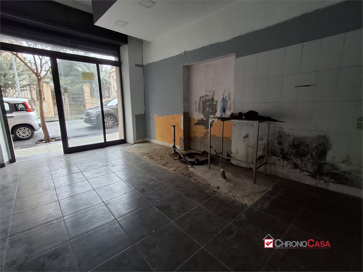 Locale commerciale in affitto a Messina