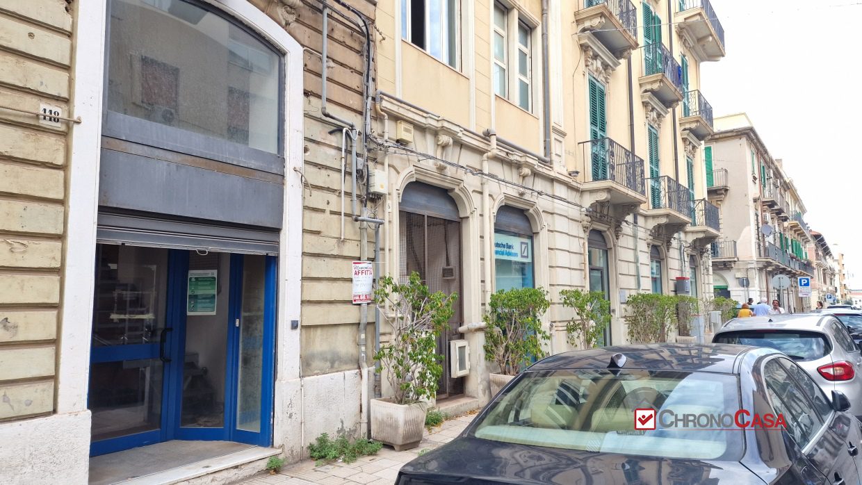 Locale commerciale in vendita a Messina