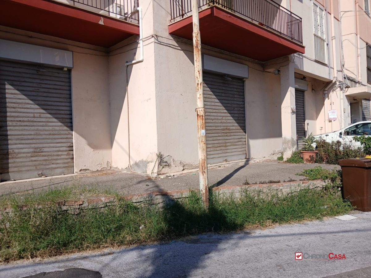 Locale commerciale in vendita a Messina