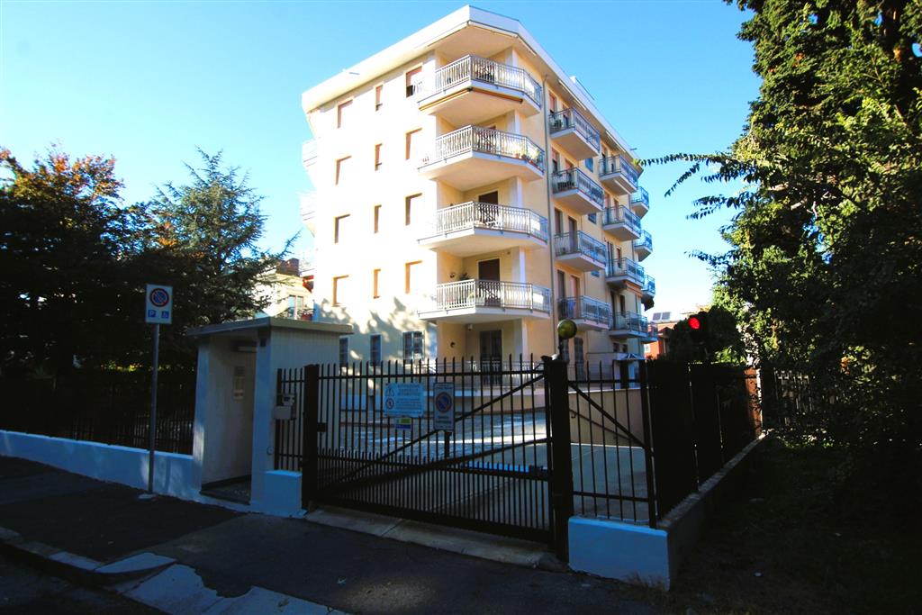 Appartamento con terrazzo in via foscolo 16, Cinisello Balsamo