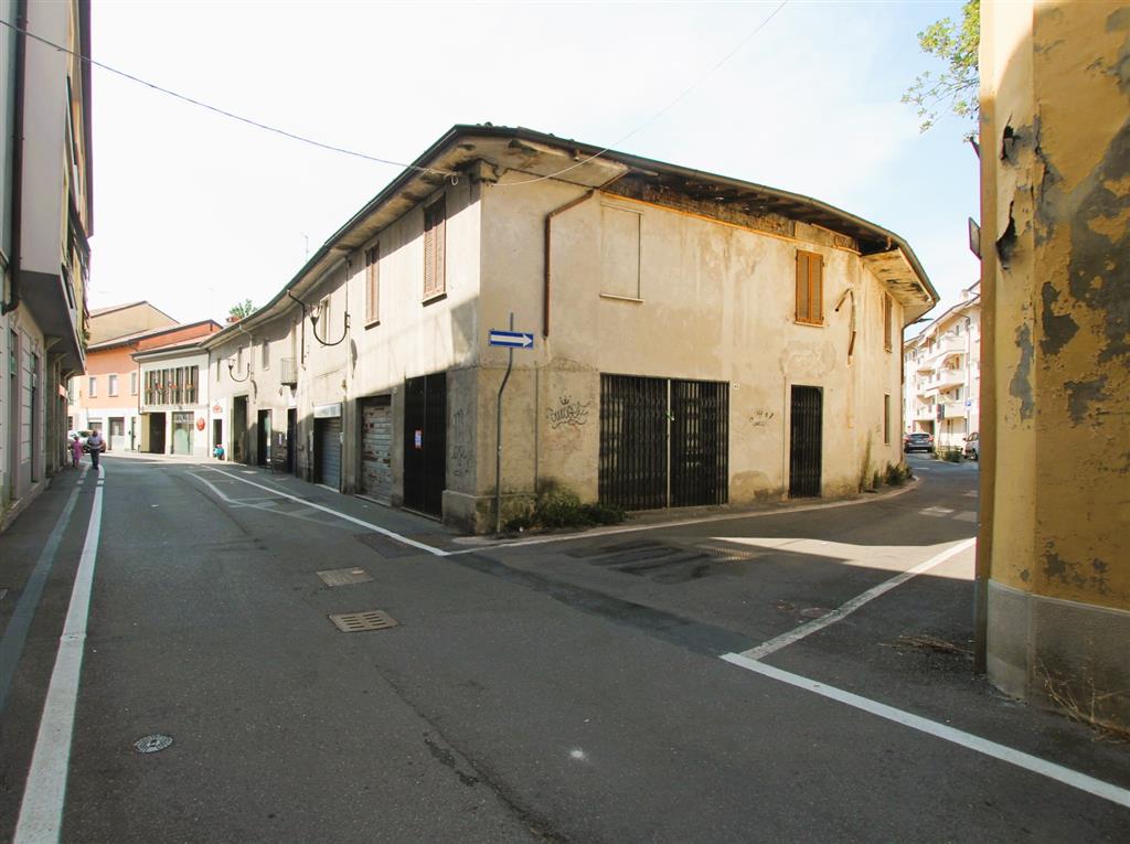Stabile/Palazzo con giardino in via monte rosa 38, Melzo