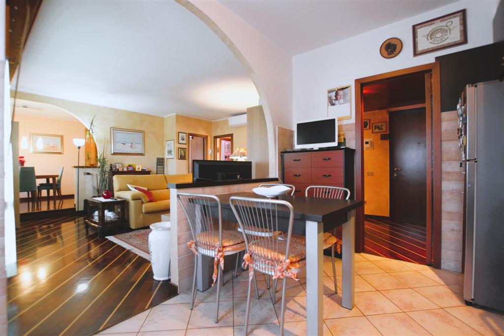 Appartamento con terrazzo in via cilea 53, Cinisello Balsamo