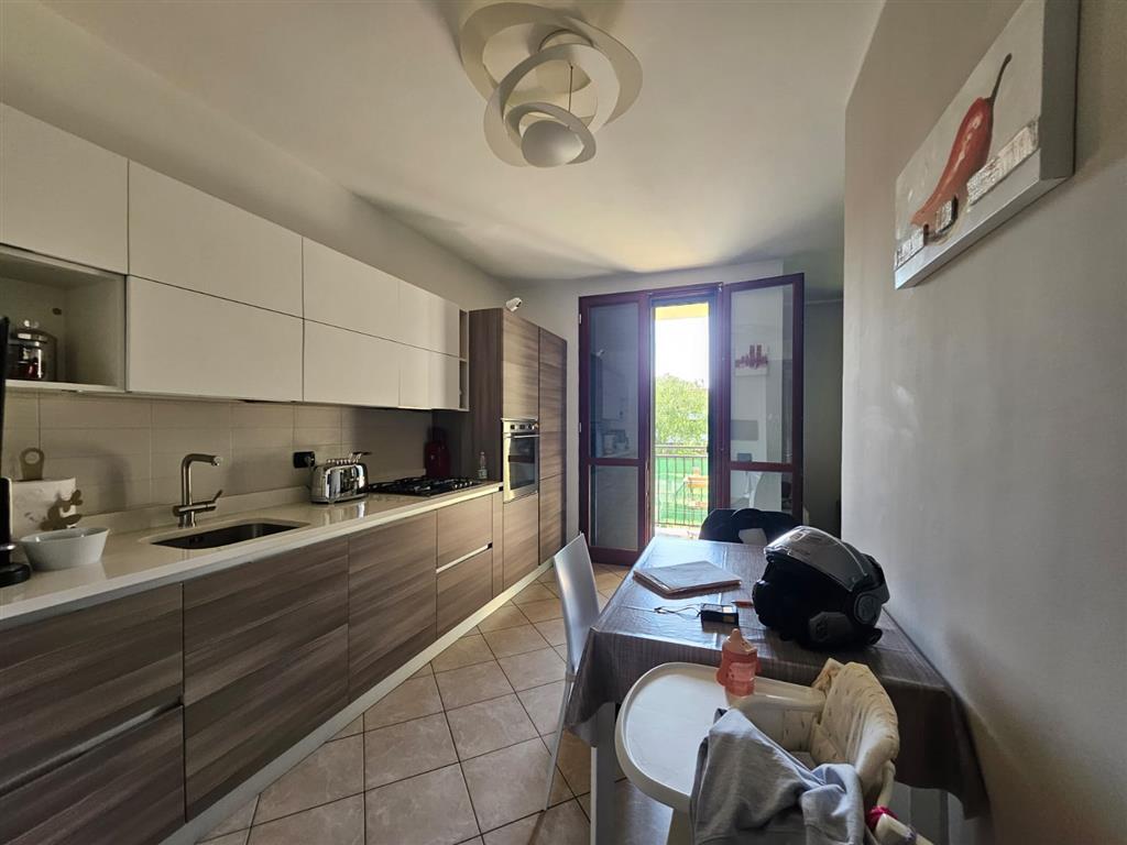 Appartamento con box in via piave 8, Muggi