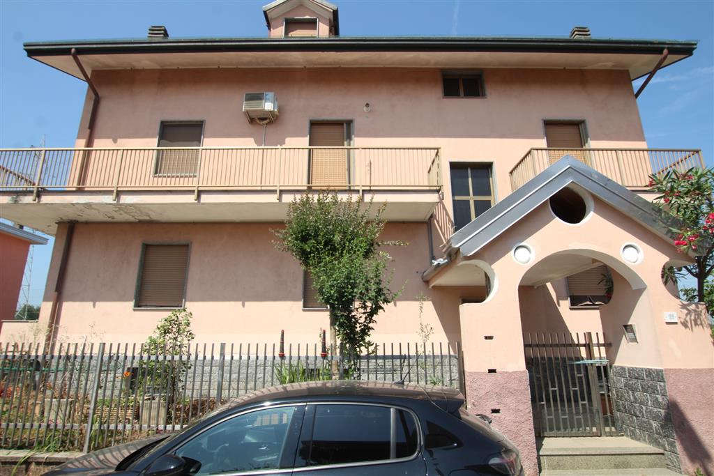 Mansarda da ristrutturare in vicolo bruno maderna 109, Caronno Pertusella