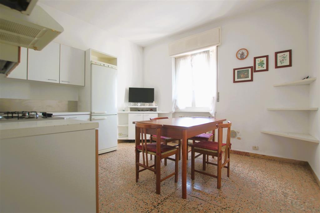 Appartamento con terrazzo in via 4 nivenbre 60, Cormano