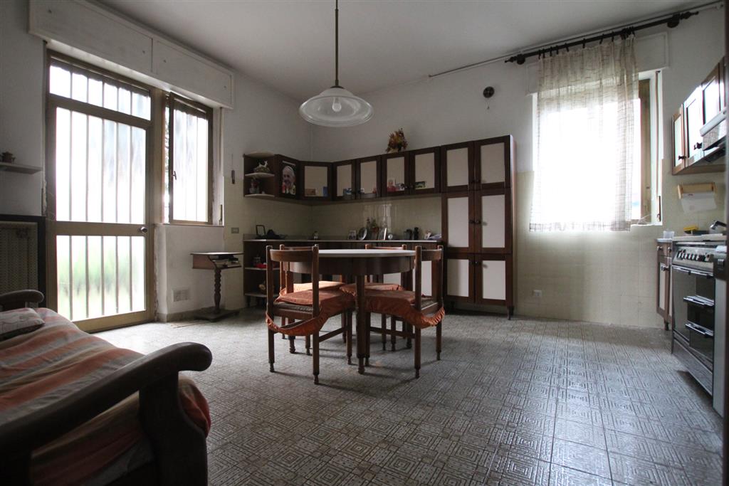 Villa Bifamiliare con giardino in via genova 10, Gerenzano
