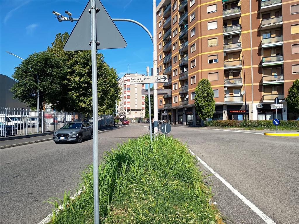 Negozio ristrutturato in via gozzano, Cinisello Balsamo