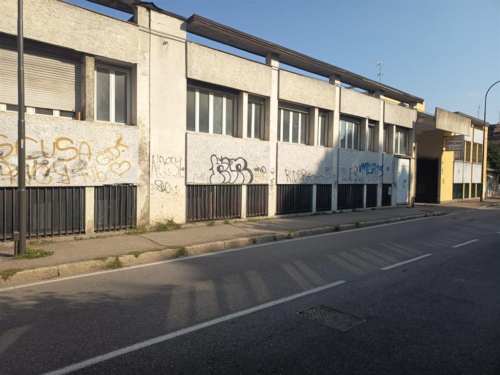 Laboratorio da ristrutturare in via trento, Cologno Monzese