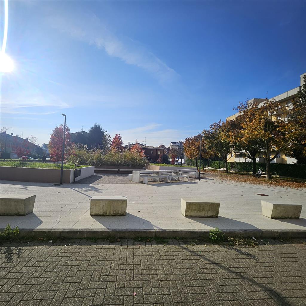 Negozio in vendita in piazza cooperazione 7, Muggi�