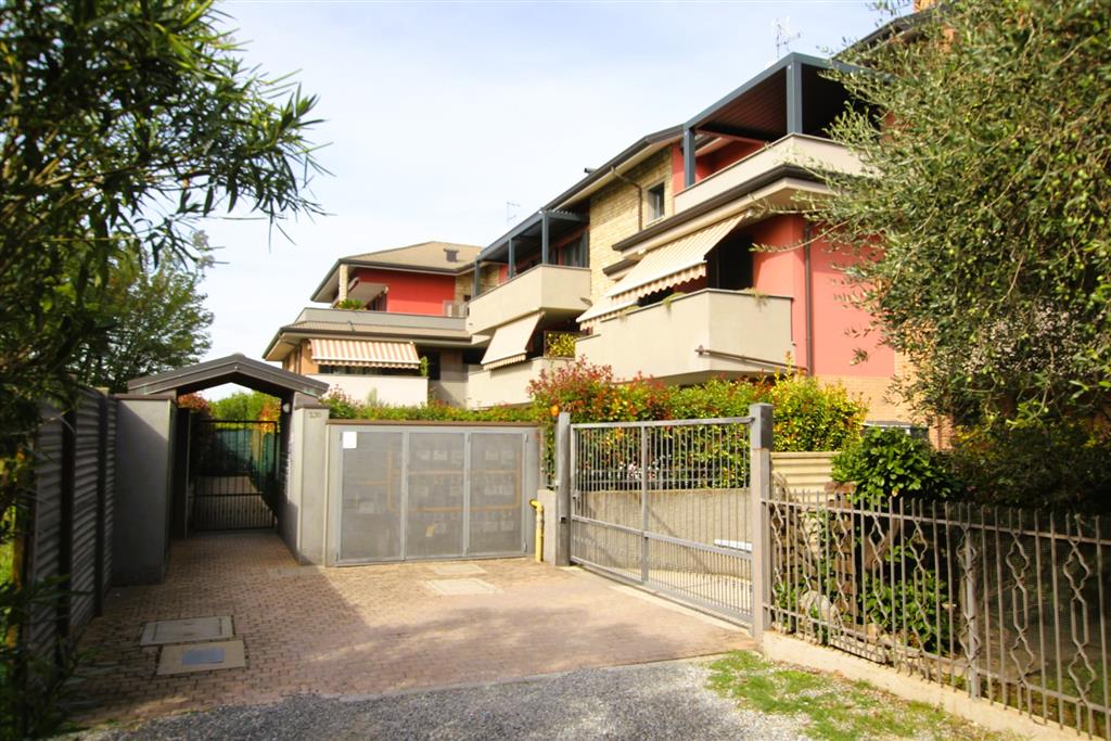 Trilocale con box in via agnesi 230, Desio