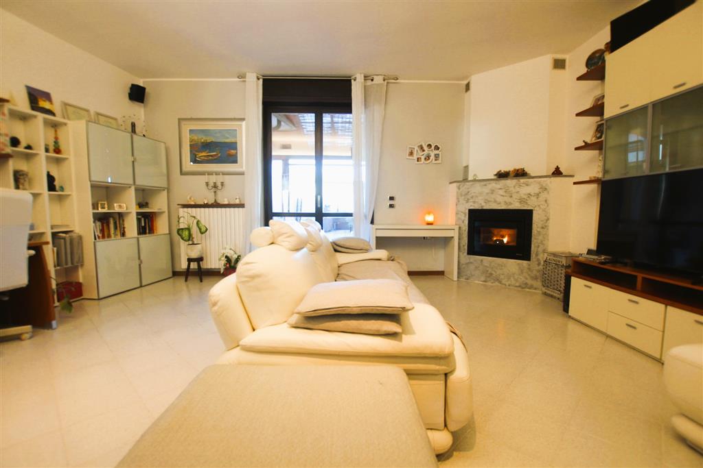 Appartamento con terrazzo in viale della repubblica 29, Muggi