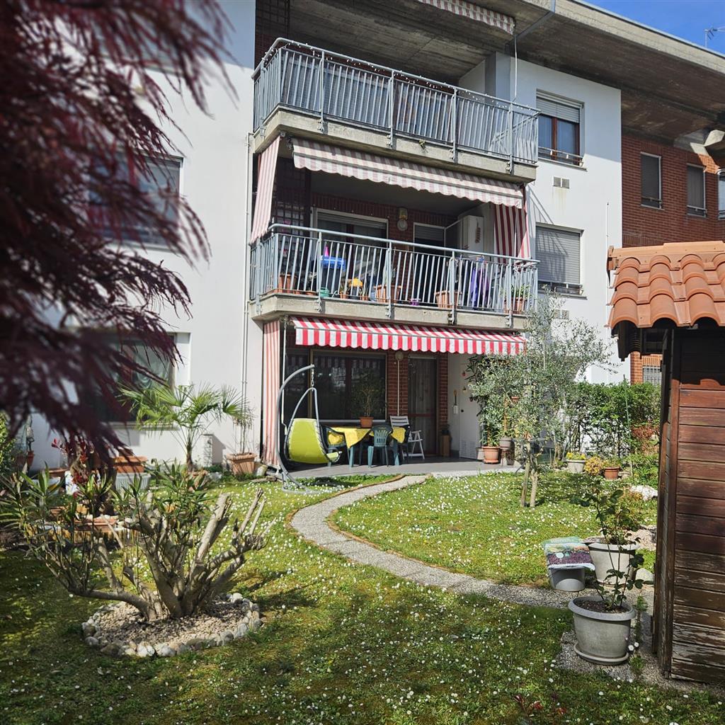 Appartamento con giardino in via deledda 7, Pessano con Bornago